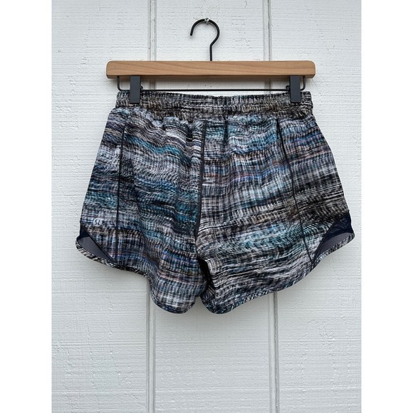 Lululemon x Peloton Collab 4" Hottie Hot Womens Shorts, Size 6 Tall - Picture 2 of 4